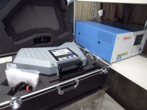 美品 日本サーモ Thermo 42i 酸化窒素分析装置 / Miran SapphIRe Ambient Air Analyzer 205B-XL2A3N1